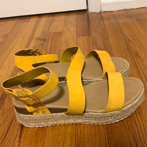 Soda brand platform sandals size 9